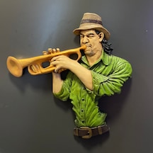 Trompet Çalan Müzisyen Adam