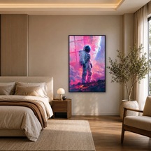 Pembe Bulutlarda Yürüyen Astronot Siyah Çerçeveli Cam Tablo