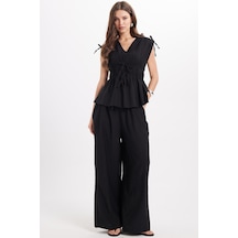 Tudors Kadın Standart Fit Normal Kesim V Yaka Beli Büzgülü Bağcıklı Bluz Geniş Paça Siyah Pantolon Takım-51026