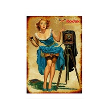 Bedeko Fotoğraf Çeken Pin Up Kızı Desenli Mdf Tablo 25 Cm X 35 Cm