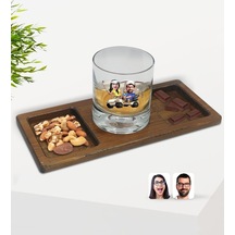Kişiye Özel Sevgililer Karikatürlü Viski Bardağı Ve Doğal Masif Ahşap Dikdörtgen Sunum Tabağı Çerezlik Hediye Seti-96