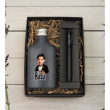 Bk Gift Kişiye Özel The Baba Karikatürlü Antrasit Tasarım Cam Şişede Kolonya 200 Ml & Siyah Metal Roller Kalem Hediye Seti-1, Babaya Hediye, Babalar G