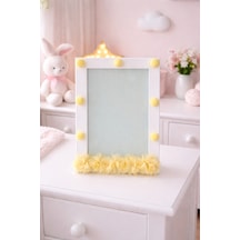 Ponpon Ve Çiçek Detaylı Bebek Odası Çerçeve 15x21 Cm El Yapımı Fotoğraf Çerçevesi Sarı