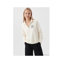 LC Waikiki Alıta Cıty Farkıyla Lcw Vision Ekru Dik Yaka Baskılı Kadın Sweatshirt Ekru - 929818402 Ekru