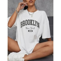 Kadın Brooklyn Baskılı Tişört Kısa Kol Bisiklet Yaka Oversize T-shirt - Beyaz
