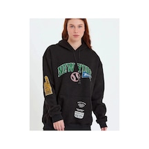 Kadın Oversize Kapüşonlu Cepli Ön Kol Baskılı 3 İplik Pamuklu Hoodie Sweatshirt - Siyah
