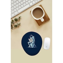 Gazete Okuyan Astronot Desenli Bilek Destekli Mouse Pad Mousepad