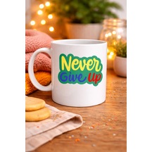 Never Give Up Asla Pes Etme Yazılı Porselen Kupa Model 145 Motivasyon Temalı Renkli Tasarım Kahv