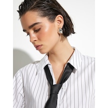 Koton Crop Tişört Uzun Kollu Klasik Yaka Düğmeli Beyaz Çizgili 4sak60261pw 4SAK60261PW0S0 Beyaz