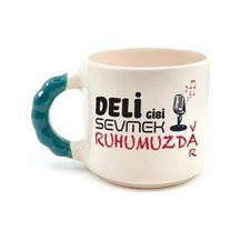 Deli Gibi Sevmek Ruhumuzda Var Baskılı Yeşil Kulplu Boncuk Kupa