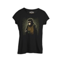 Monkey İn Front Of The Binary Background Siyah Kadın Tshirt 001