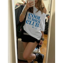 Tarzsokak Beyaz Kadın Düşük Omuz Kayık Yaka Cool Nurses Baskılı Beyaz