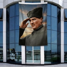 Selam Veren Ulu Önder Gazi Mustafa Kemal Atatürk Poster Bayrak Raşel Kumal 4x6 Metre Ata63 Diğer