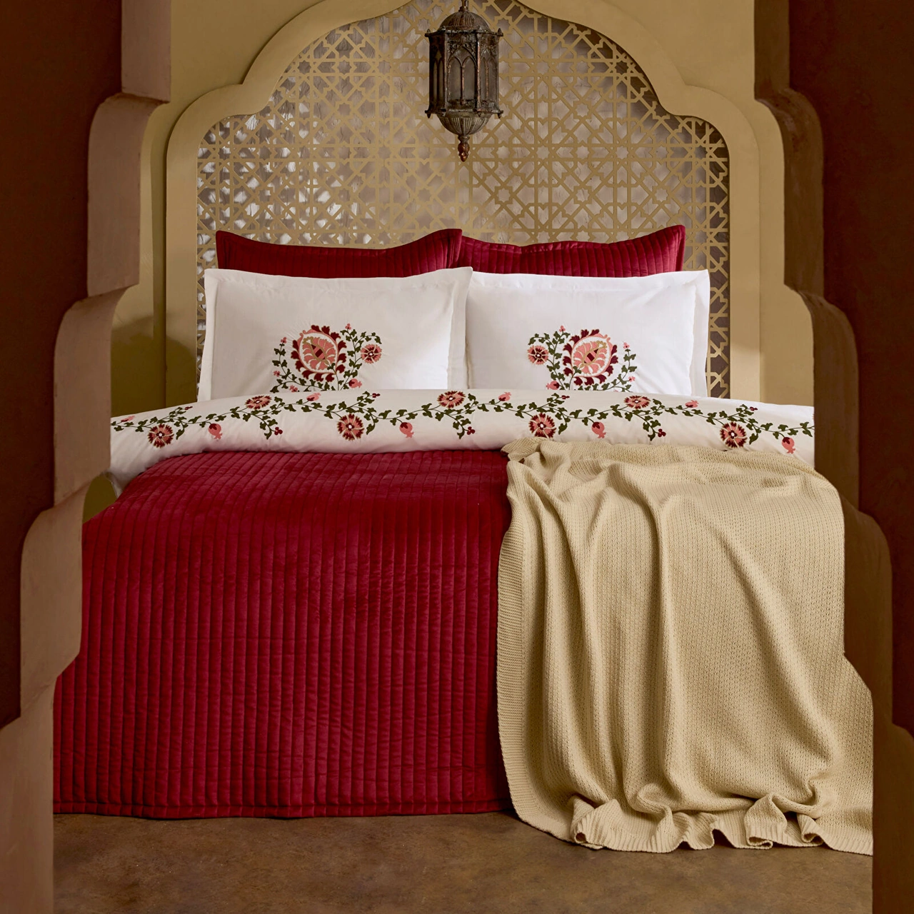Karaca Home Lorea Çift Kişilik Nakışlı Winter Set Kırmızı