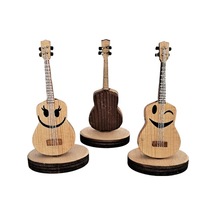 Müzik Aletleri Bibloları Büyük Boy Masa Tip Ukulele