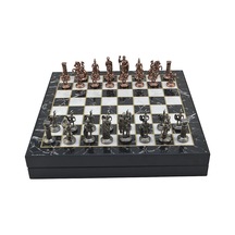 Orta Boy Metal Roma Satranç Takımı Antik Ve Mermer Desenli Sandıklı Mdf Tahtası 36x36x6 Cm.