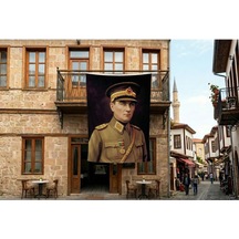 Atatürk Asker Ünüformasıyla Poster Bayrak Premium Raşel Kumaş 300x450cm Ata52 Diğer