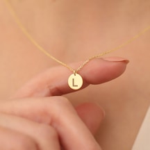 Nox Jewelry 925 Ayar Gümüş Yuvarlak Plakalı Harf Kolye