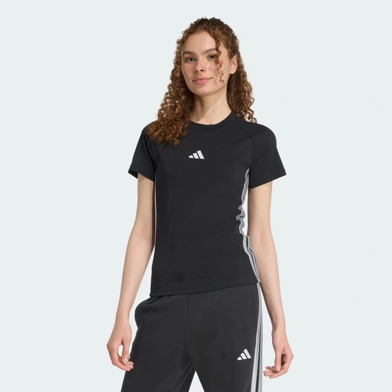 Adidas Holiday 3 Stripes Slim Kadın Tişört C-adıjm1878b30a00 SIYAH
