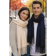 Tezzgelsin Unisex Yumuşak Dokulu Püsküllü Kışlık Buklet Atkı Şal 2'li Set Ekru - Lacivert