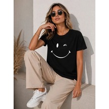 Minimal Gülümseyen Yüz Baskılı Tişört Kısa Kol Yazlık T-shirt - Siyah