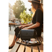 Nas Bag Kadın Minimal Logo Detaylı Safiano Dokulu Kapaklı Omuz Çantası Siyah
