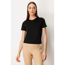 On Kadın Sıfır Yaka Kısa Kol Basic Bluz 61334 Siyah Siyah