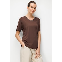 Desen Triko Kadın V Yaka Yaka Kenarı Zincirli Penye T-shirt 26707 Kahverengi Kahverengi