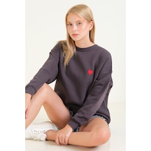 Giyim Dünyası Kadın Kalp Nakışlı 3 İp Şardonlu Oversize Sweatshirt Füme 001
