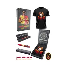 Galatasaray Lisanslı We Are Gala T-shirt + Uçlu Kalem Set Ahşap Kutulu Siyah