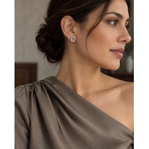 Dora's Shine C Aura Paslanmaz Çelik Gümüş Renk Işıltılı C Harfli Minimal Kadın Küpe Çok Renkli