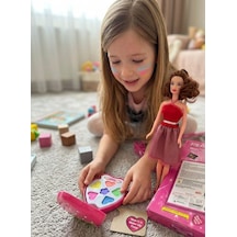 Çilek Desenli Aynalı 6 Renkli Boya Paletli 30cm Oyuncak Bebekli Makyaj Ve Bebek Oyun Seti Çilek Desenli Aynalı 6 Renkli Boya Paletli 30cm Oyuncak Bebekli Makyaj Ve Bebek Oyun Seti