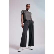 DeFactoFit Straight Fit Geniş Paça Standart Boy İnce Sporcu Pantolon E2542AX25SMBK81