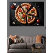 Ahşap Tablo Dilimlenmiş Taze Ve Karışık Pizza