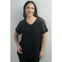 By Saygı Kadın Omuzu Ve Cebi Dantelli Büyük Beden Bluz-40878 Siyah