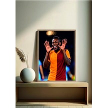 Rafael Leao Sarı Kırmızı Futbol Poster Tablo Doğal Ahşap Çerçeveli Çok Renkli - 919548061 Çok Renkli