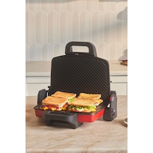 Karaca Future Essential 1800 W Tost Makinesi Karaca Future Essential 1800 W Tost Makinesi