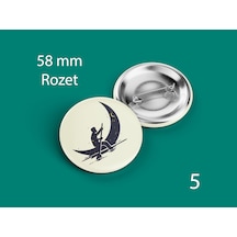58 Mm Buton Rozet İğneli Çanta Kıyafet Rozeti Ay Sandallı Adam Çok Renkli