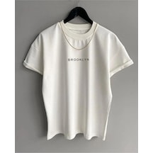 Brooklyn Minimal Yazı T-shirt - Beyaz Baskılı Oversize Bisiklet Yaka Kısa Kol Beyaz Brooklyn Minimal Yazı T-shirt - Beyaz Baskılı Oversize Bisiklet Yaka Kısa Kol Beyaz