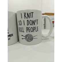 I Knit So I Don't Kill People Kupa - Örgü Tutkunları Komik Seramik Bardak Hediyesi 325ml Beyaz - Çok Renkli