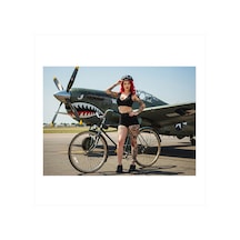 Savaş Uçağı Önünde Pin-up Kız Tasarım Mdf Tablo