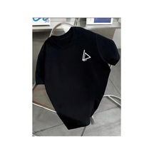 Medinenur Göğüs Üçgen Baskılı Basic T-shirt Siyah