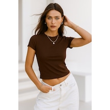 Kadın Kahverengi Esnek Kumaşlı Vücuda Oturan Slim Fit Kısa Kollu Crop T-shirt Kahverengi
