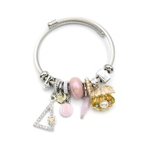 Çelik Charmlı İncili Deniz Kabuğu Bilezik - Pembe Çok Renkli