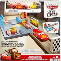 HGV69 Cars Disney+ Cruz Yarış Merkezi Oyun Seti