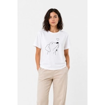 Kadın Köpek Figürlü Minimal Baskılı Tişört Kısa Kol Yazlık T-shirt - Beyaz Çok Renkli