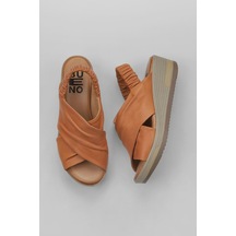 01wu5700 Bueno Shoes Taba Deri Kadın Dolgu Topuklu Sandalet