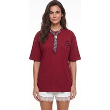 Onloox Kadın Bordo Bordo Pamuklu Bisiklet Yaka Oversize Nakışlı Leopar Fular Detaylı Kısa Kollu T-shirt