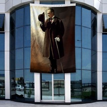 Bastonlu Atatürk Portresi Poster Bayrak Raşel Kumal 4x6 Metre Ata78 Diğer