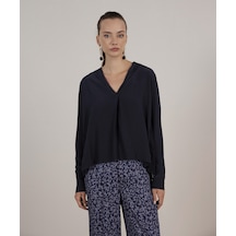 Yargıcı Arka Detaylı Bluz Lacivert